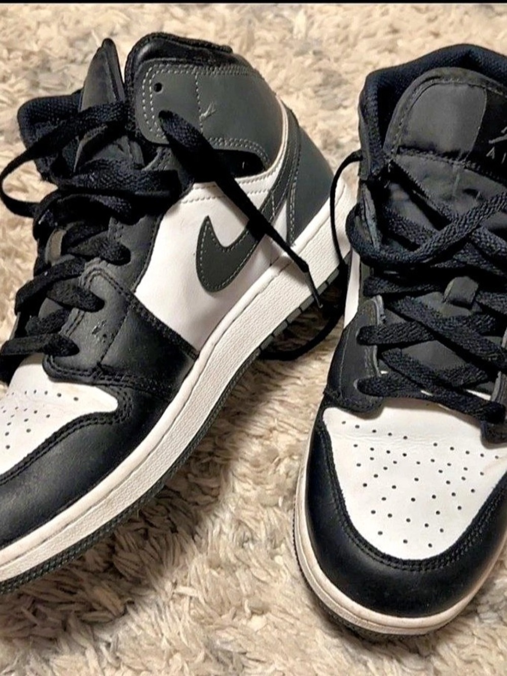 Jordan Air Jordan 1 Mids- Men’s size 7